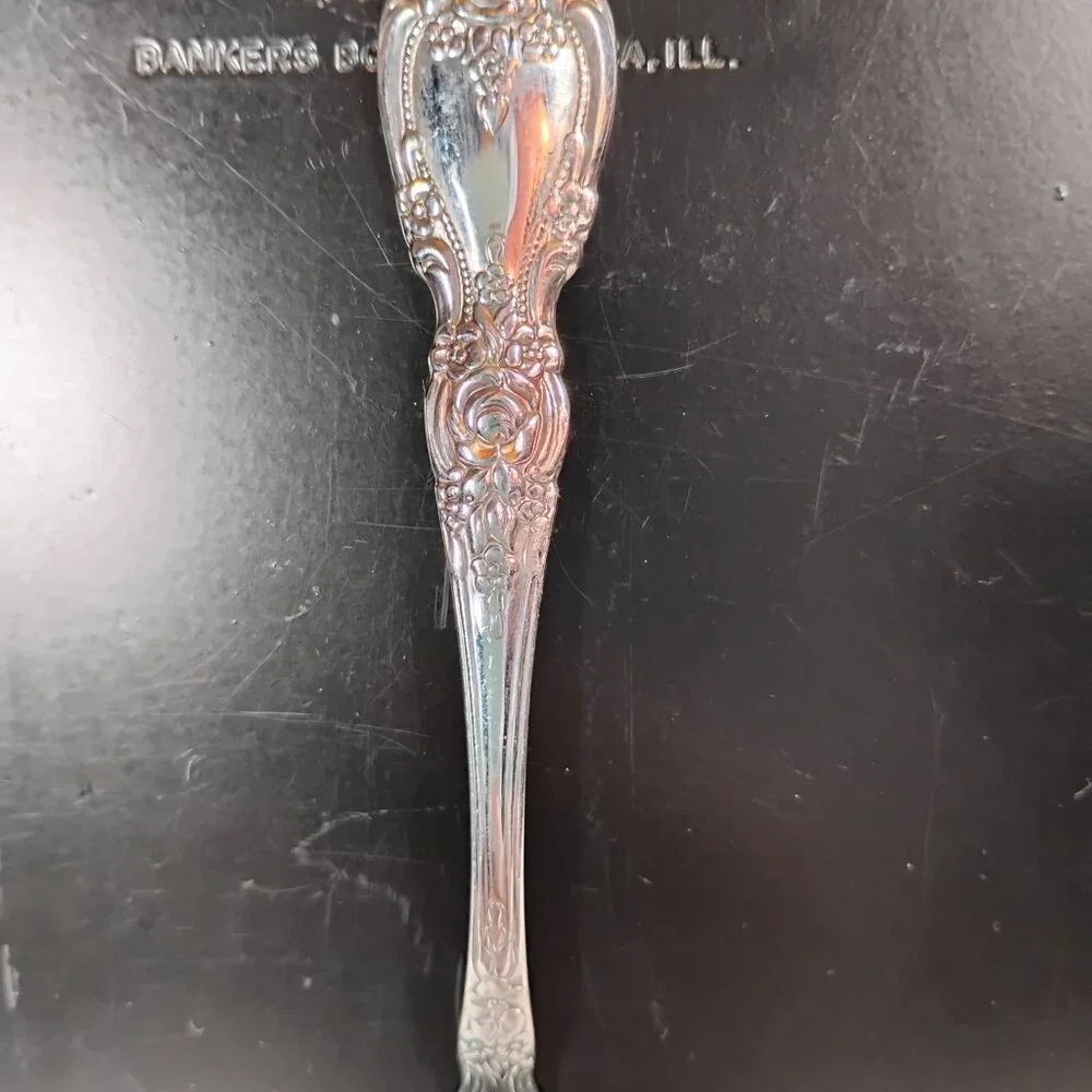 Oneida USA master butter knife Wordsworth pattern circa 1990s floral scroll patt